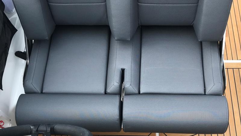 Yamarin 79 DC with offshore seats